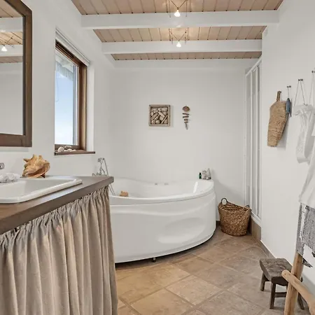 Holiday home Bjerund - 300m From The Sea By Interhome Lokken